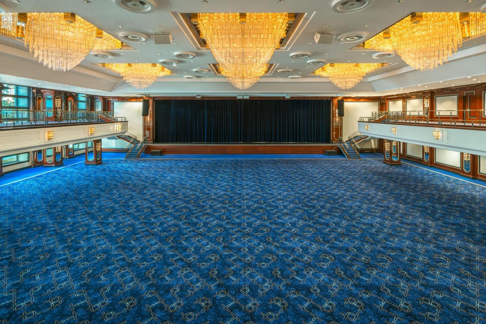 Hotel District 5*